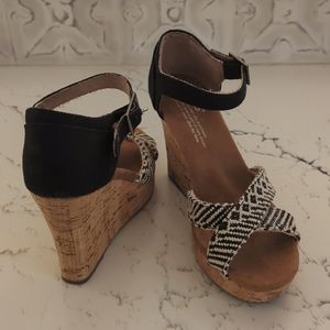 Tom's wedge sandals